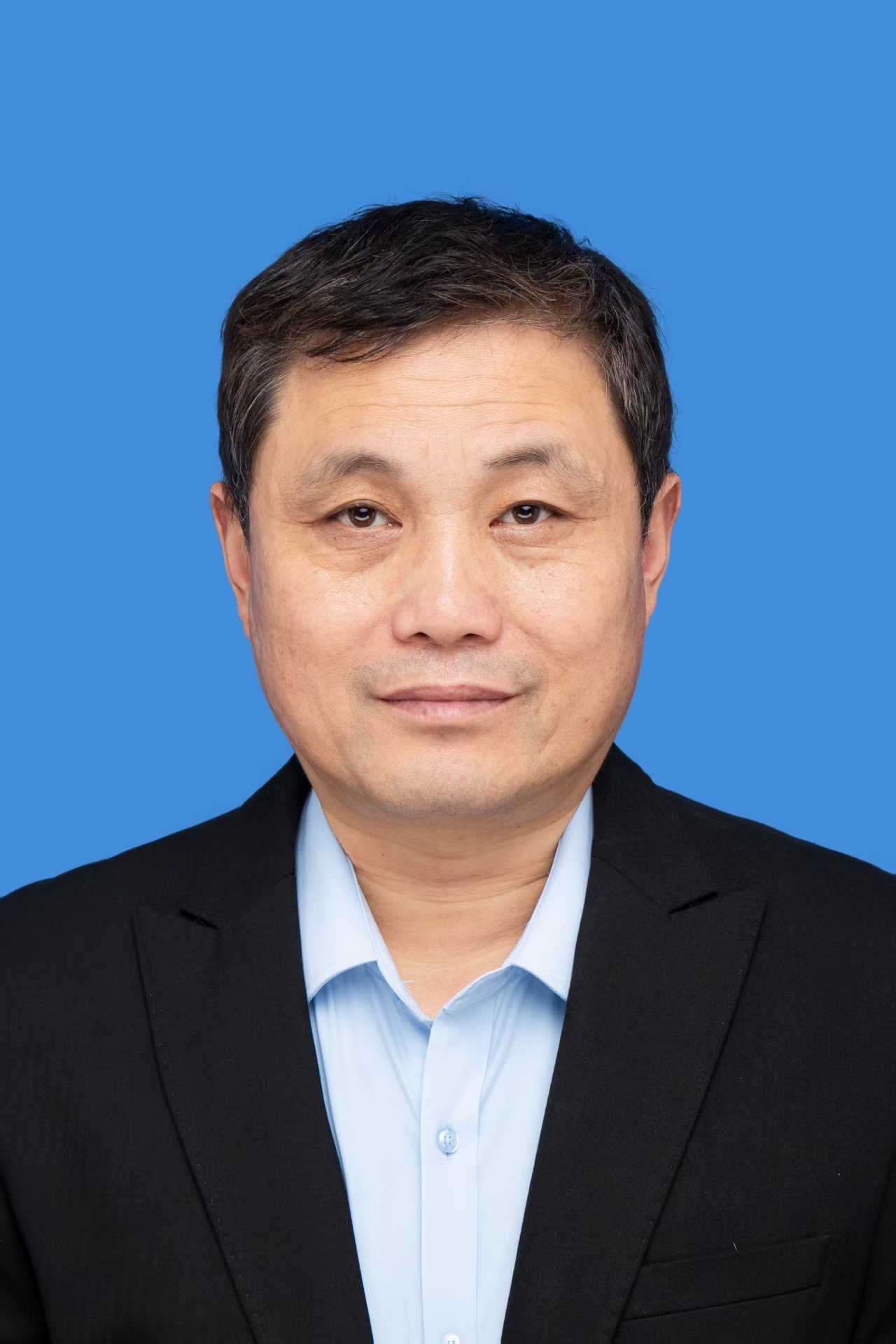 陆新华